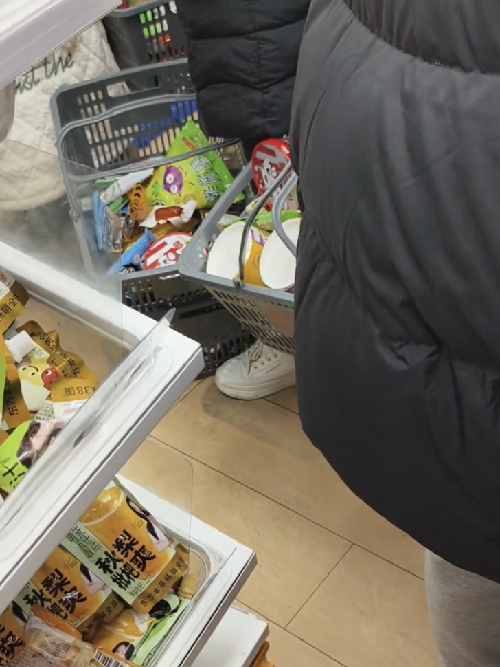 8DD9E6C6-69E0-45BF-BF18-373957137051